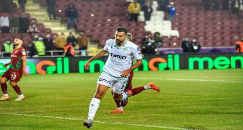 كوكا في احتفاله بالمئوية التهديفية: والدي سبب كل نجاحاتي